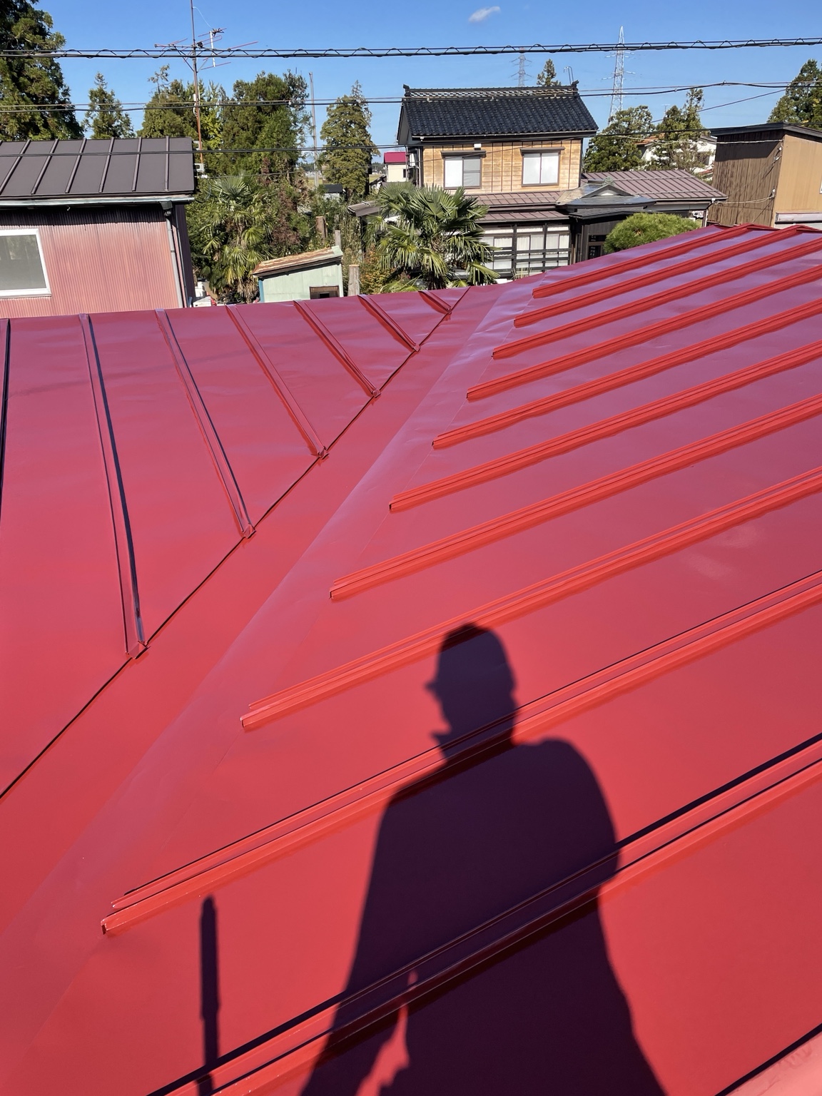 塗装施工から2年後の赤い屋根・別の角度